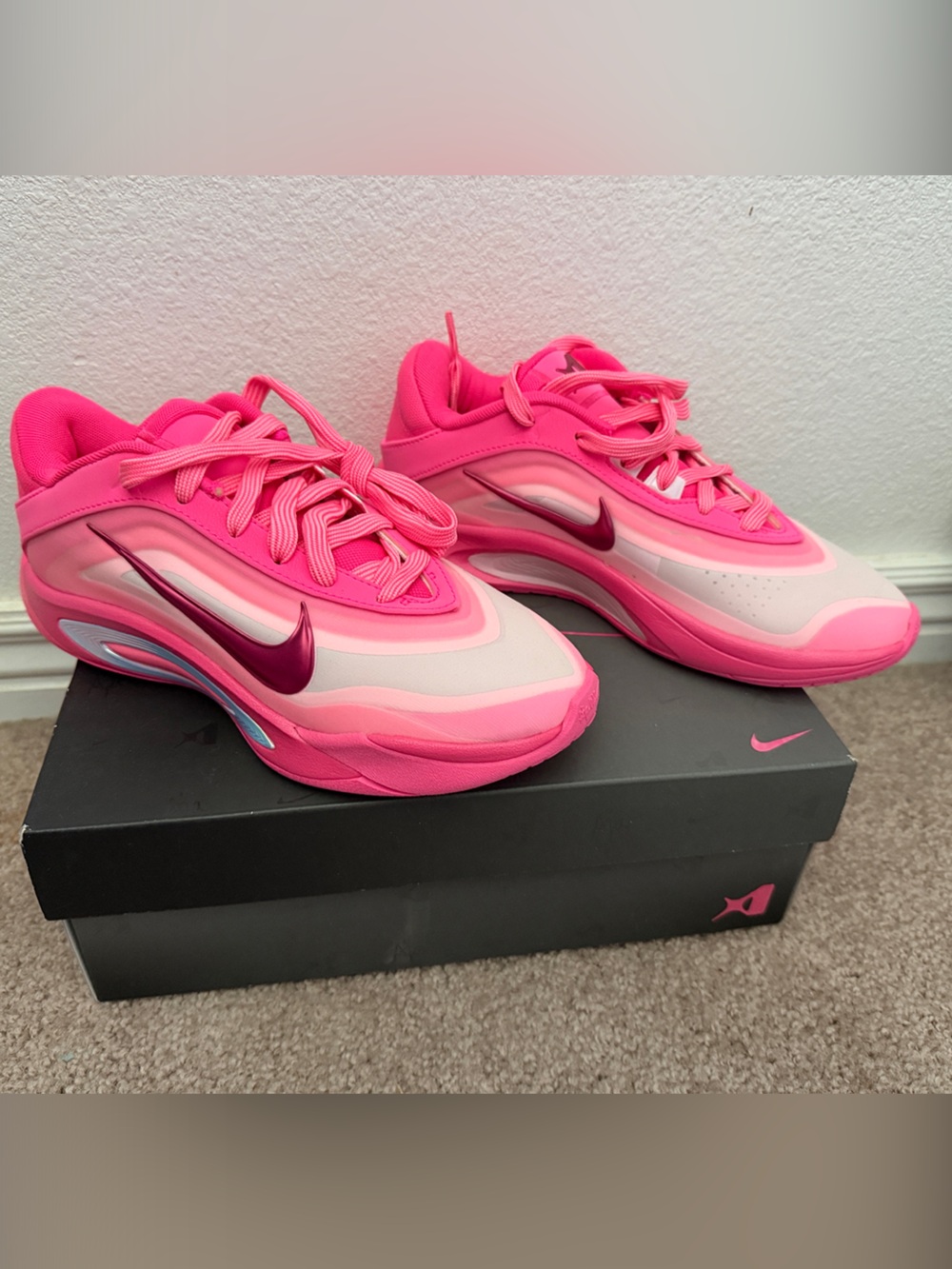 Nike Kids Hot Pink Gradient Sneakers with Magenta Swoosh
